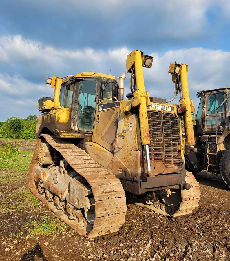 Used 2005 CATERPILLAR D8T