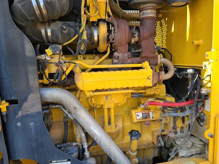 Used 2011 JOHN DEERE 670G - MOTOR GRADERS