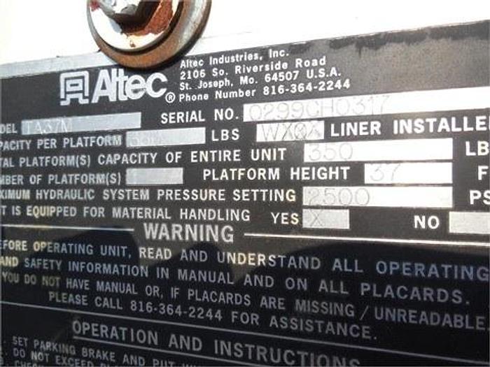 Used 1999 INTERNATIONAL 4900 - BUCKET TRUCK OR BOOM TRUCKS