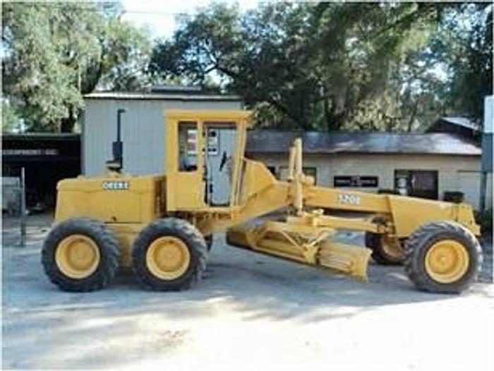 Used 1990 JOHN DEERE 570B - MOTOR GRADERS