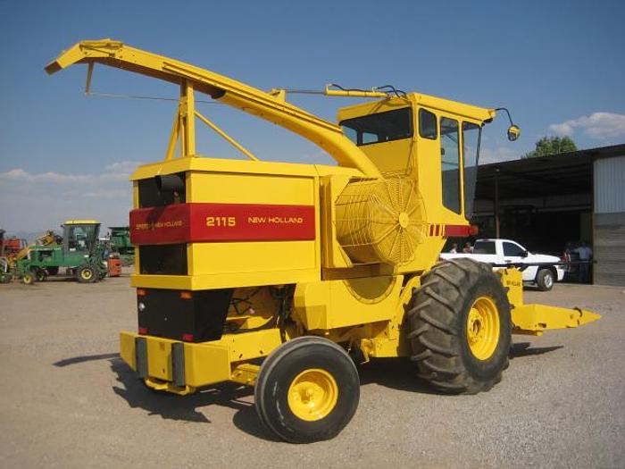 Used 1985 NEW HOLLAND  2115 - COMBINES