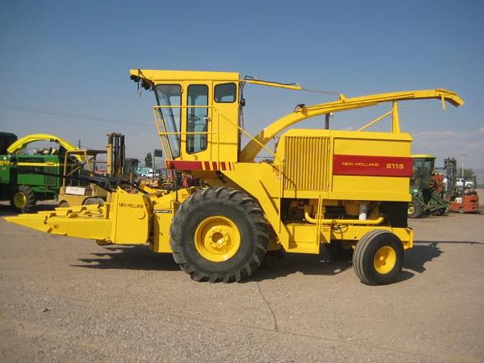Used 1985 NEW HOLLAND  2115 - COMBINES