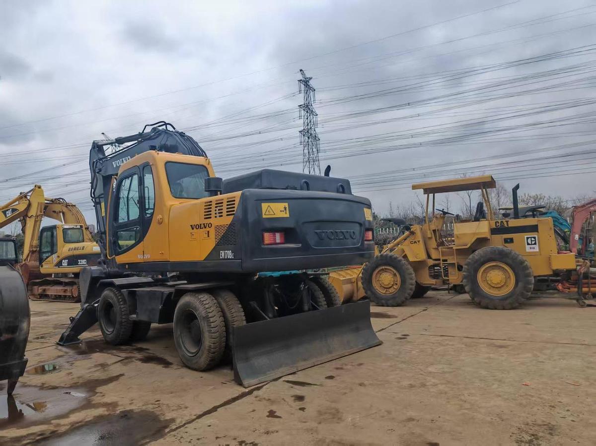 Used 2001 VOLVO EW170