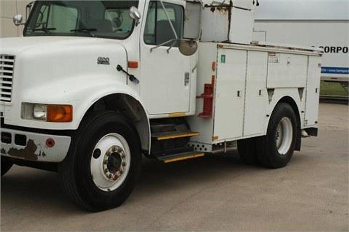 Used 2000 INTERNATIONAL 4900 - BUCKET TRUCK OR BOOM TRUCKS