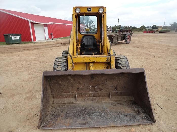 Used 1990 JOHN DEERE 675B - SKID STEER LOADERS