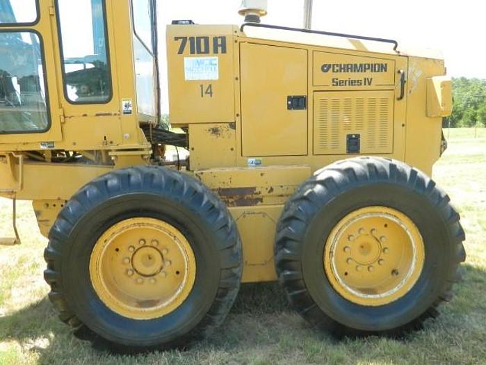 Used CHAMPION 710A - MOTOR GRADERS