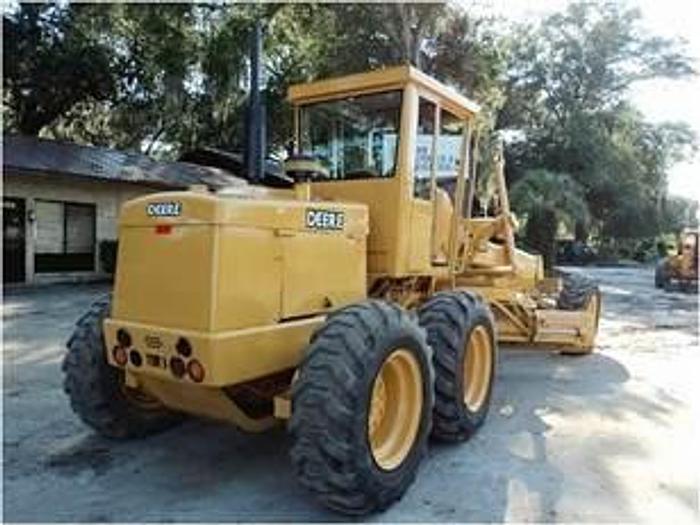 Used 1990 JOHN DEERE 570B - MOTOR GRADERS
