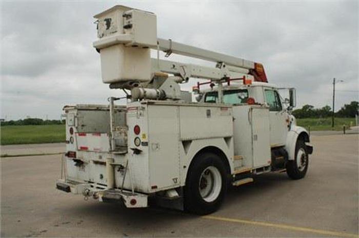 Used 2000 INTERNATIONAL 4900 - BUCKET TRUCK OR BOOM TRUCKS