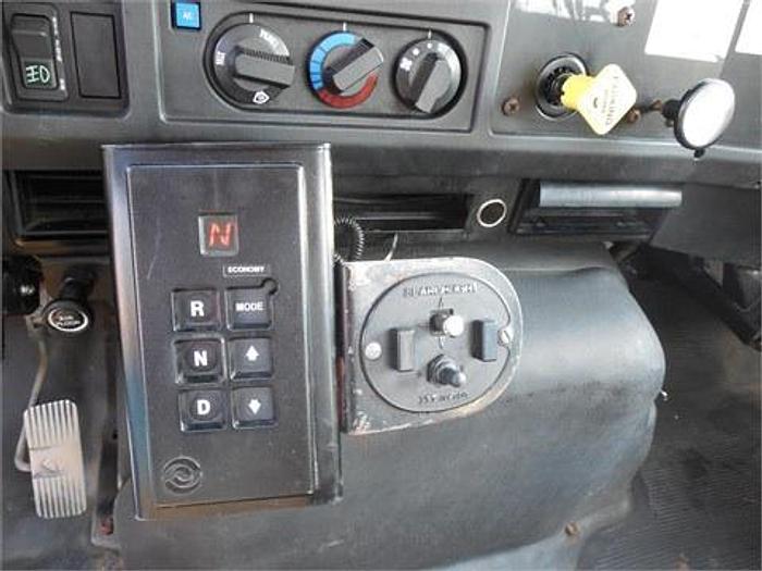 Used 1999 INTERNATIONAL 4900 - BUCKET TRUCK OR BOOM TRUCKS