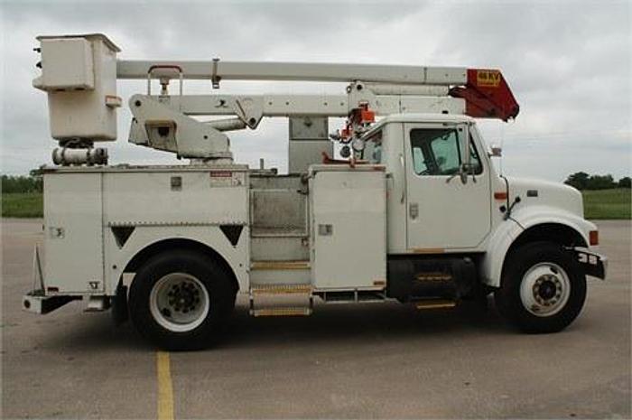 Used 2000 INTERNATIONAL 4900 - BUCKET TRUCK OR BOOM TRUCKS