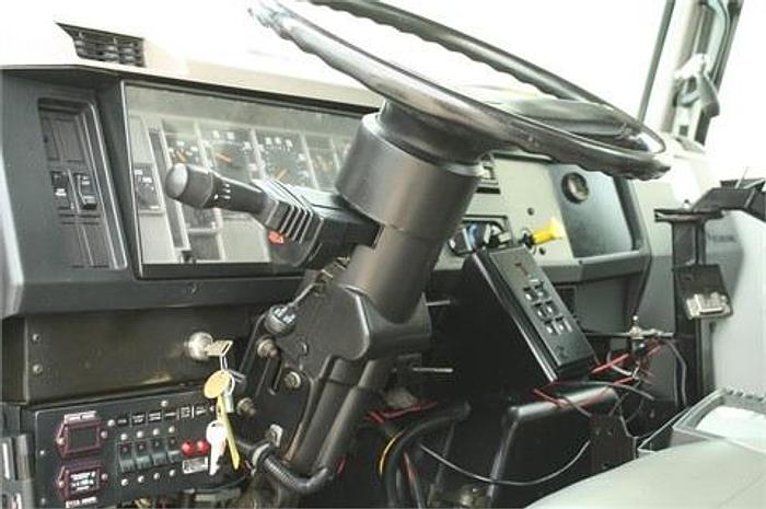 Used 2000 INTERNATIONAL 4900 - BUCKET TRUCK OR BOOM TRUCKS