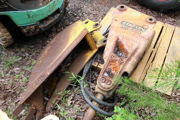 Used 1983 JOHN DEERE 510B - BACKHOES