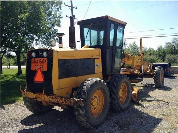 Used JOHN DEERE 670 - MOTOR GRADERS