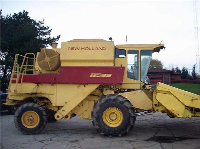Used 1985 NEW HOLLAND  TR85 GRAIN - COMBINES