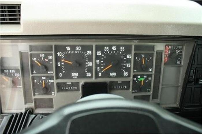 Used 2000 INTERNATIONAL 4900 - BUCKET TRUCK OR BOOM TRUCKS