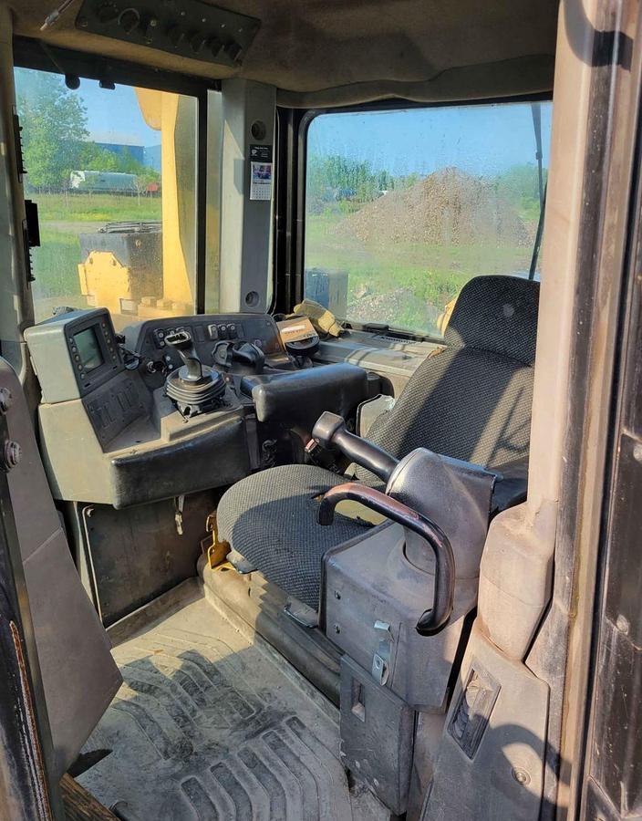 Used 2005 CATERPILLAR D8T