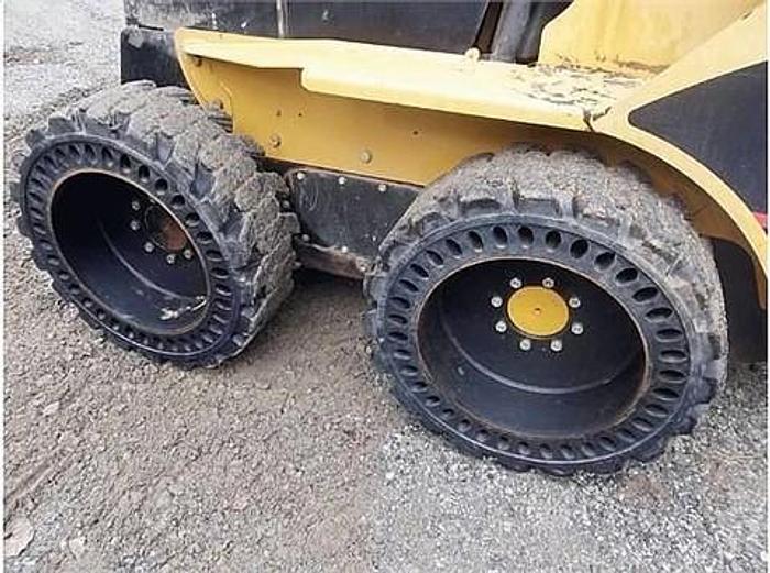 Used 2004 CATERPILLAR 242B - SKID STEER LOADERS