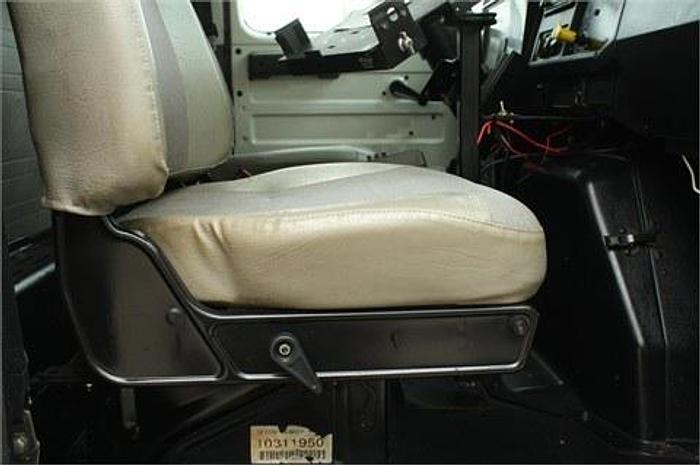 Used 2000 INTERNATIONAL 4900 - BUCKET TRUCK OR BOOM TRUCKS