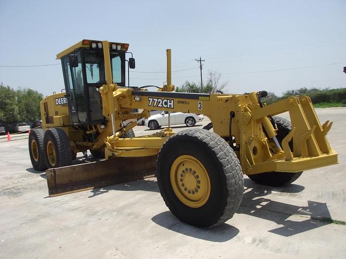 Used 2002 JOHN DEERE 772 - MOTOR GRADERS