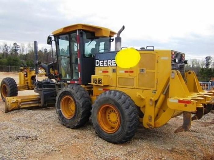 Used 2005 JOHN DEERE 670D - MOTOR GRADERS