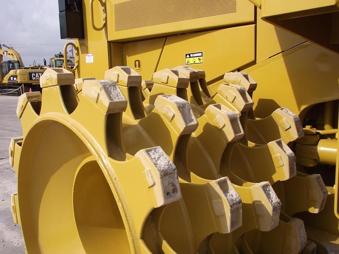 Used 2004 CATERPILLAR 815F - COMPACTORS