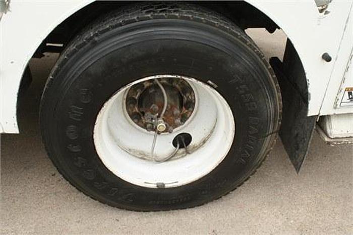 Used 2000 INTERNATIONAL 4900 - BUCKET TRUCK OR BOOM TRUCKS