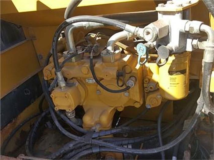 Used 2004 CATERPILLAR 320CL - EXCAVATORS