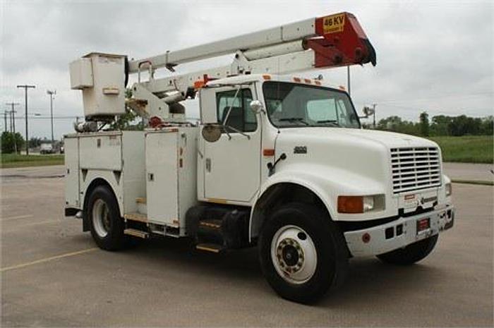 Used 2000 INTERNATIONAL 4900 - BUCKET TRUCK OR BOOM TRUCKS