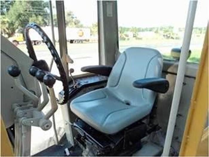 Used 1990 JOHN DEERE 570B - MOTOR GRADERS