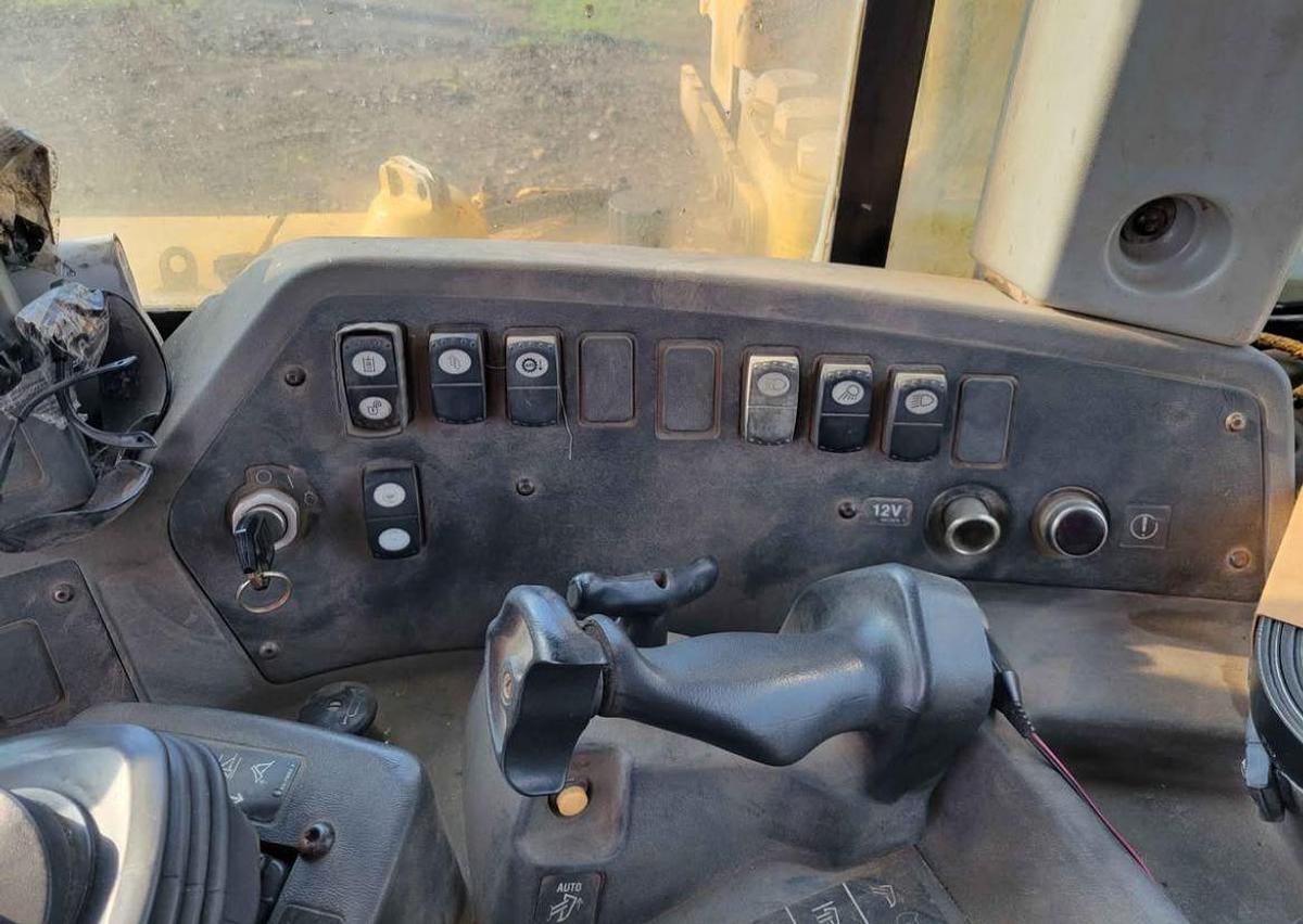 Used 2005 CATERPILLAR D8T