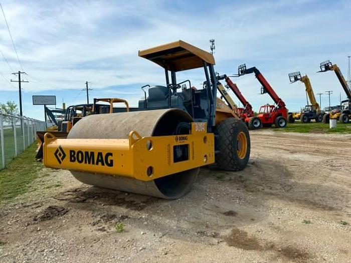 Used BOMAG BW211D40 - COMPACTORS