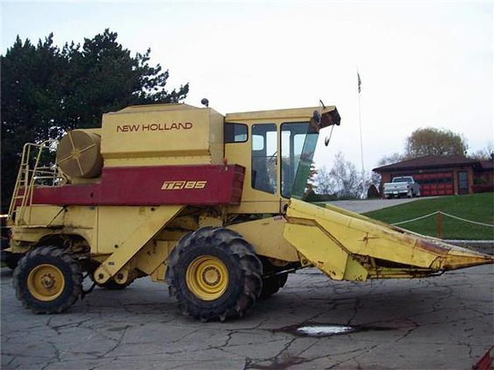 Used 1985 NEW HOLLAND  TR85 GRAIN - COMBINES