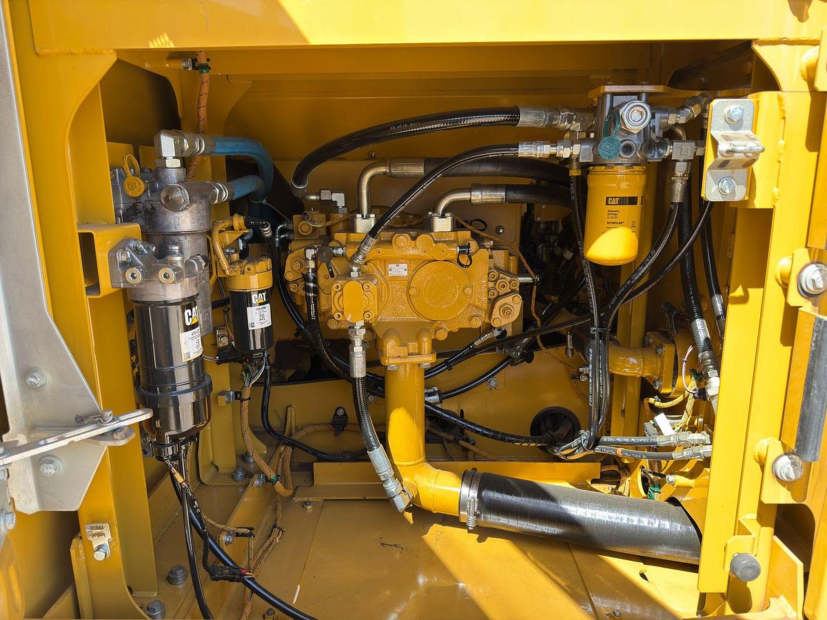 Used CATERPILLAR 320E - EXCAVATORS