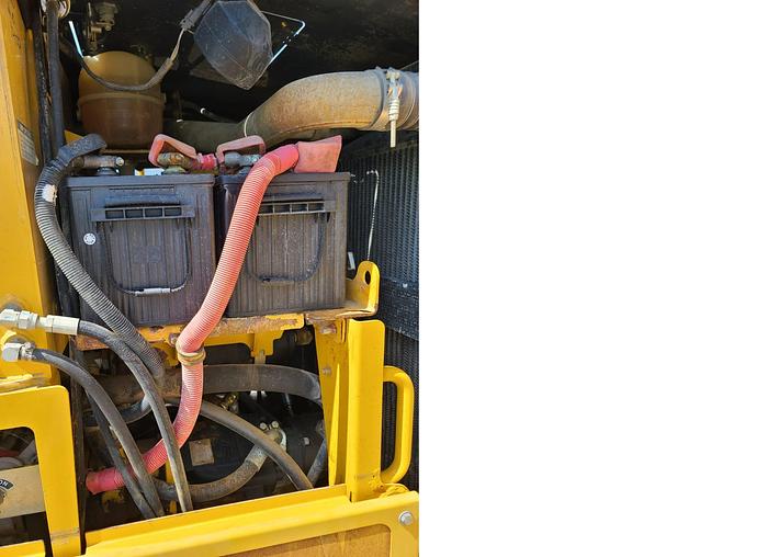 Used 2011 JOHN DEERE 670G - MOTOR GRADERS