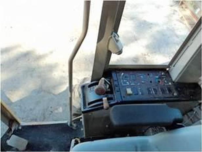 Used 1990 JOHN DEERE 570B - MOTOR GRADERS