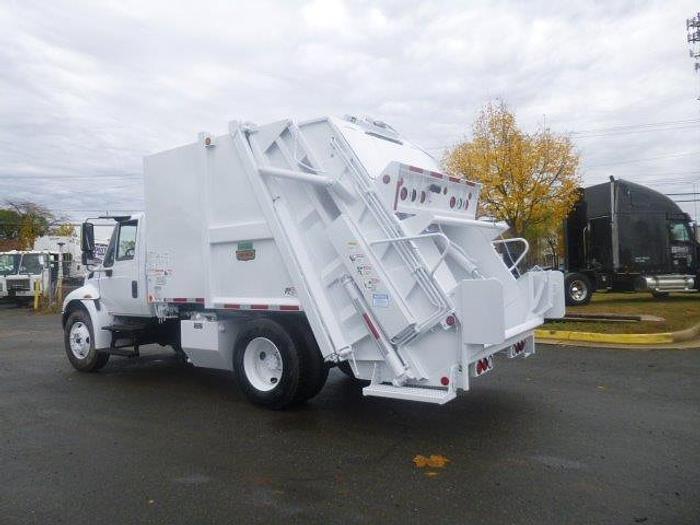 Used 2005 INTERNATIONAL 4200 - GARBAGE TRUCKS