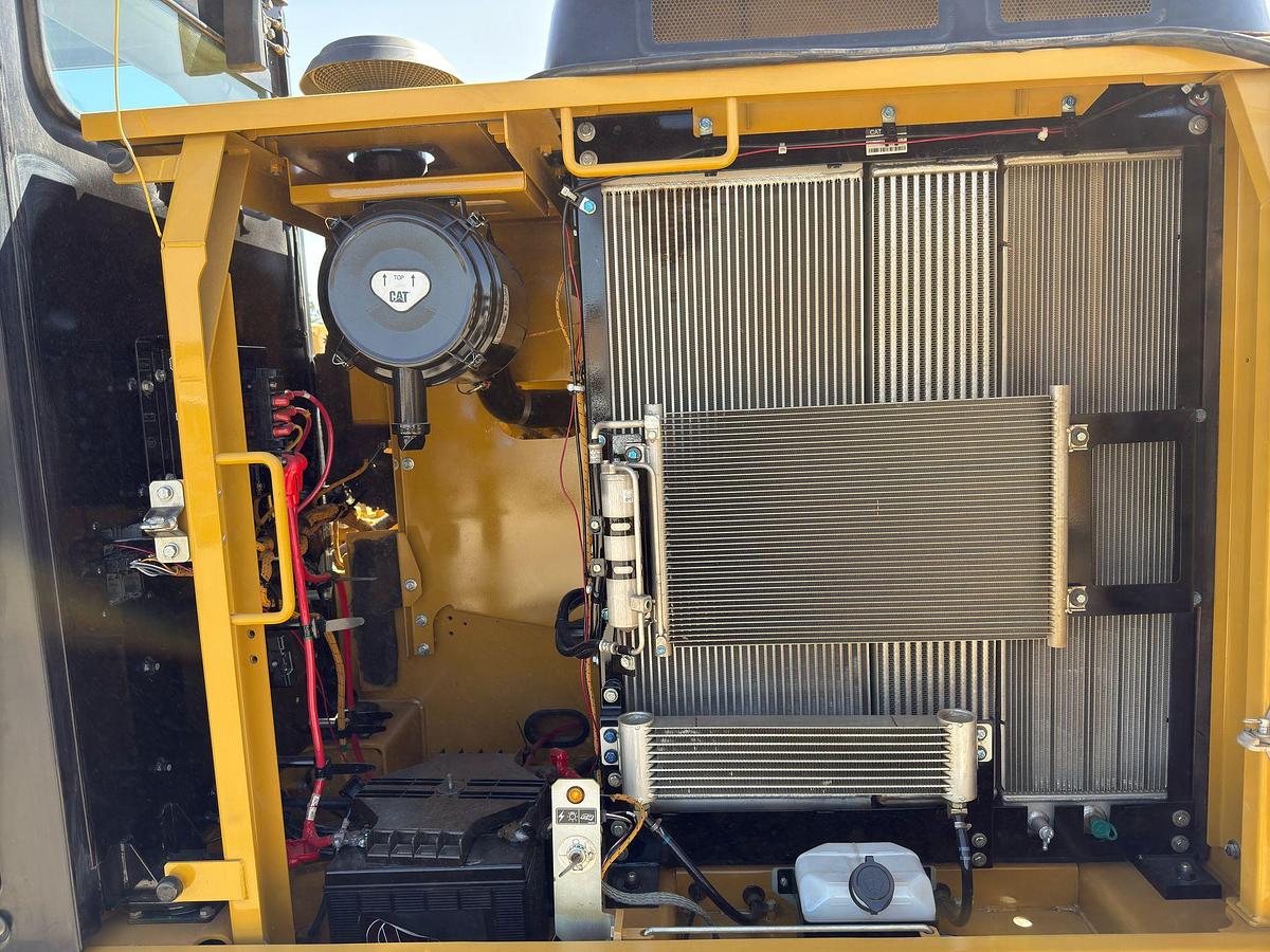 Used CATERPILLAR 320E - EXCAVATORS