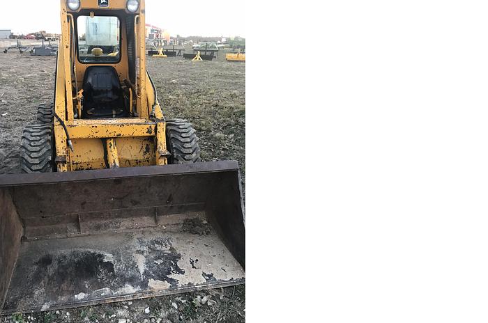 Used 1990 JOHN DEERE 675B - SKID STEER LOADERS