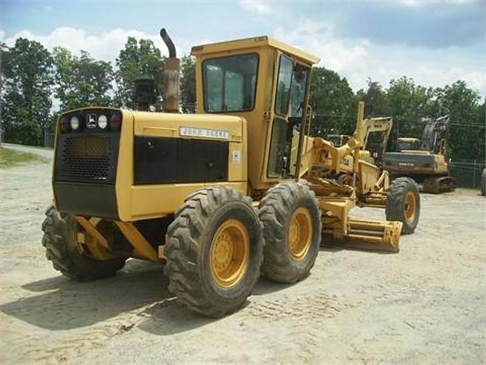 Used 1978 JOHN DEERE 670A - MOTOR GRADERS