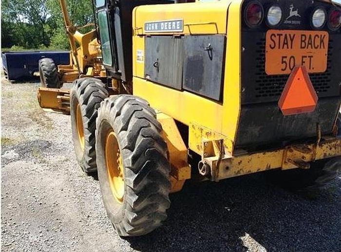 Used JOHN DEERE 670 - MOTOR GRADERS