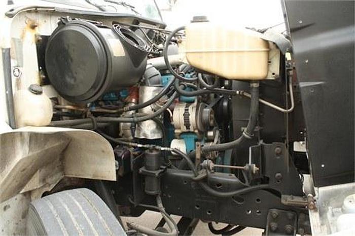 Used 2000 INTERNATIONAL 4900 - BUCKET TRUCK OR BOOM TRUCKS