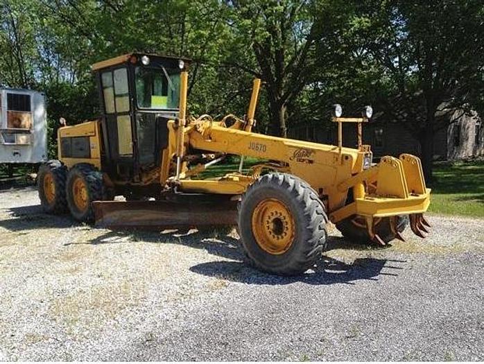 Used JOHN DEERE 670 - MOTOR GRADERS