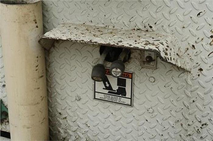 Used 2000 INTERNATIONAL 4900 - BUCKET TRUCK OR BOOM TRUCKS