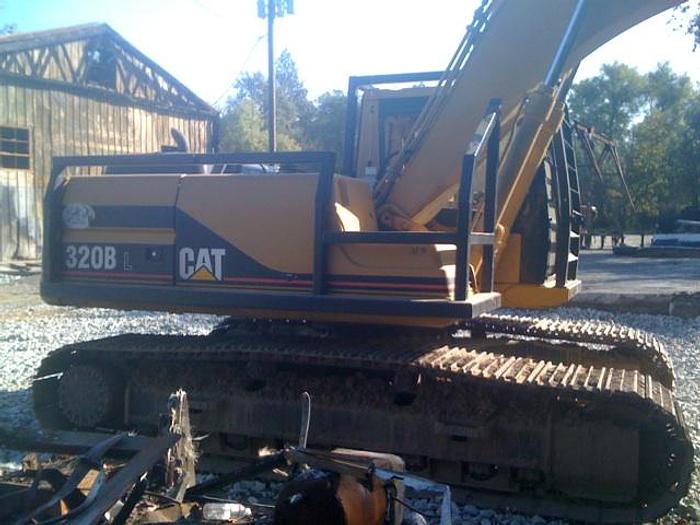 Used CATERPILLAR 320 - EXCAVATORS