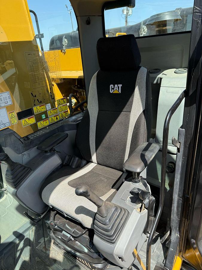 Used CATERPILLAR 320E - EXCAVATORS