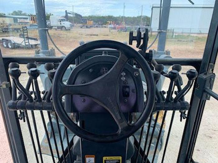 Used 2005 JOHN DEERE 672G - MOTOR GRADERS