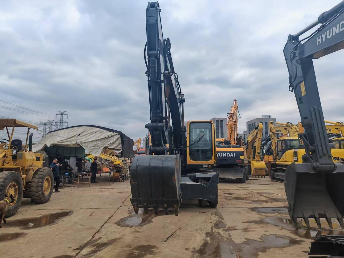 Used 2001 VOLVO EW170