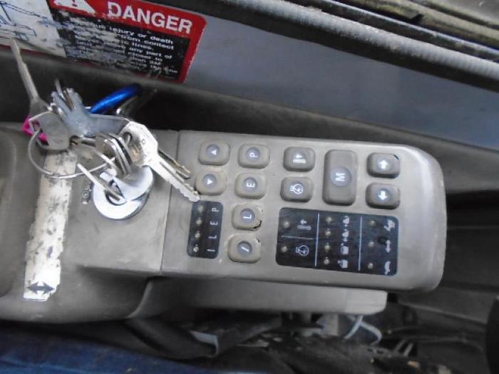 Used 1995 JOHN DEERE 490E - EXCAVATORS