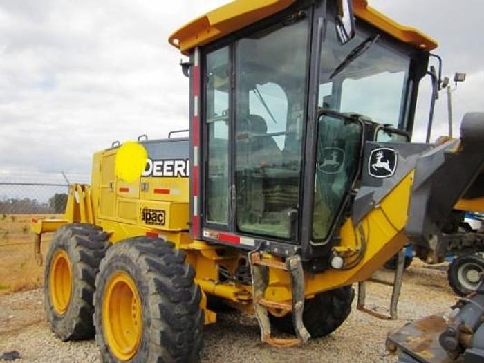 Used 2005 JOHN DEERE 670D - MOTOR GRADERS