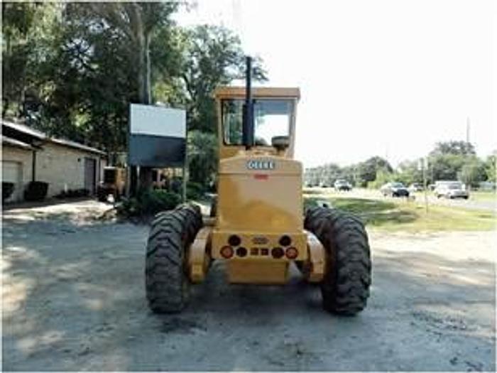 Used 1990 JOHN DEERE 570B - MOTOR GRADERS